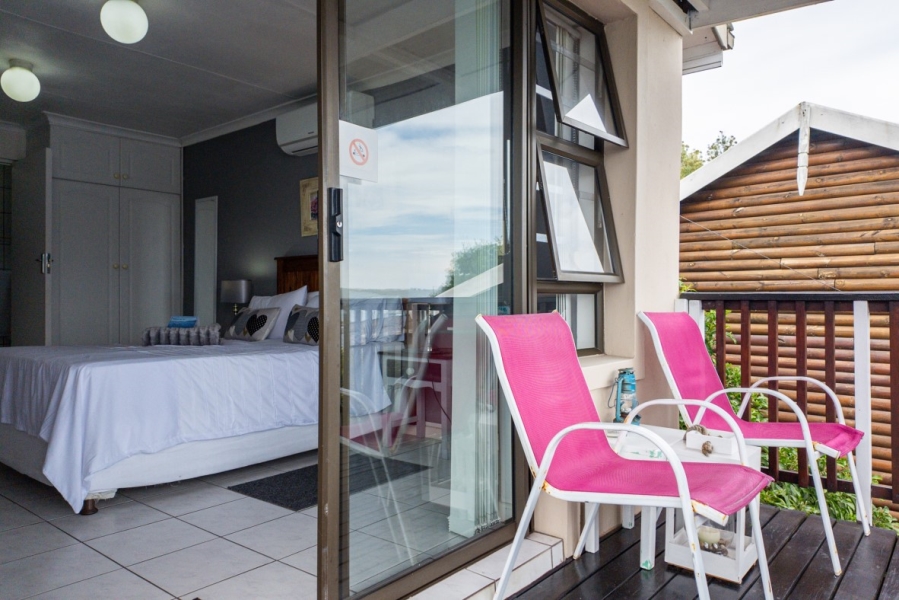 5 Bedroom Property for Sale in Paradise Western Cape